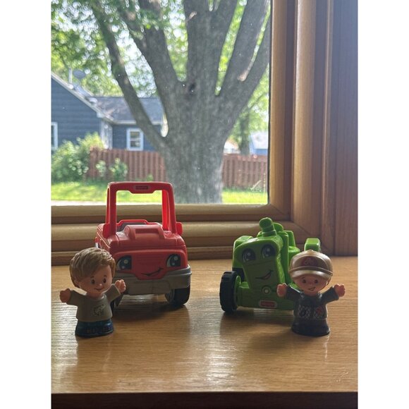 Fisher-Price Little People Red SUV & Green Tractor Toy Vehicles With Figures - Picture 2 of 5